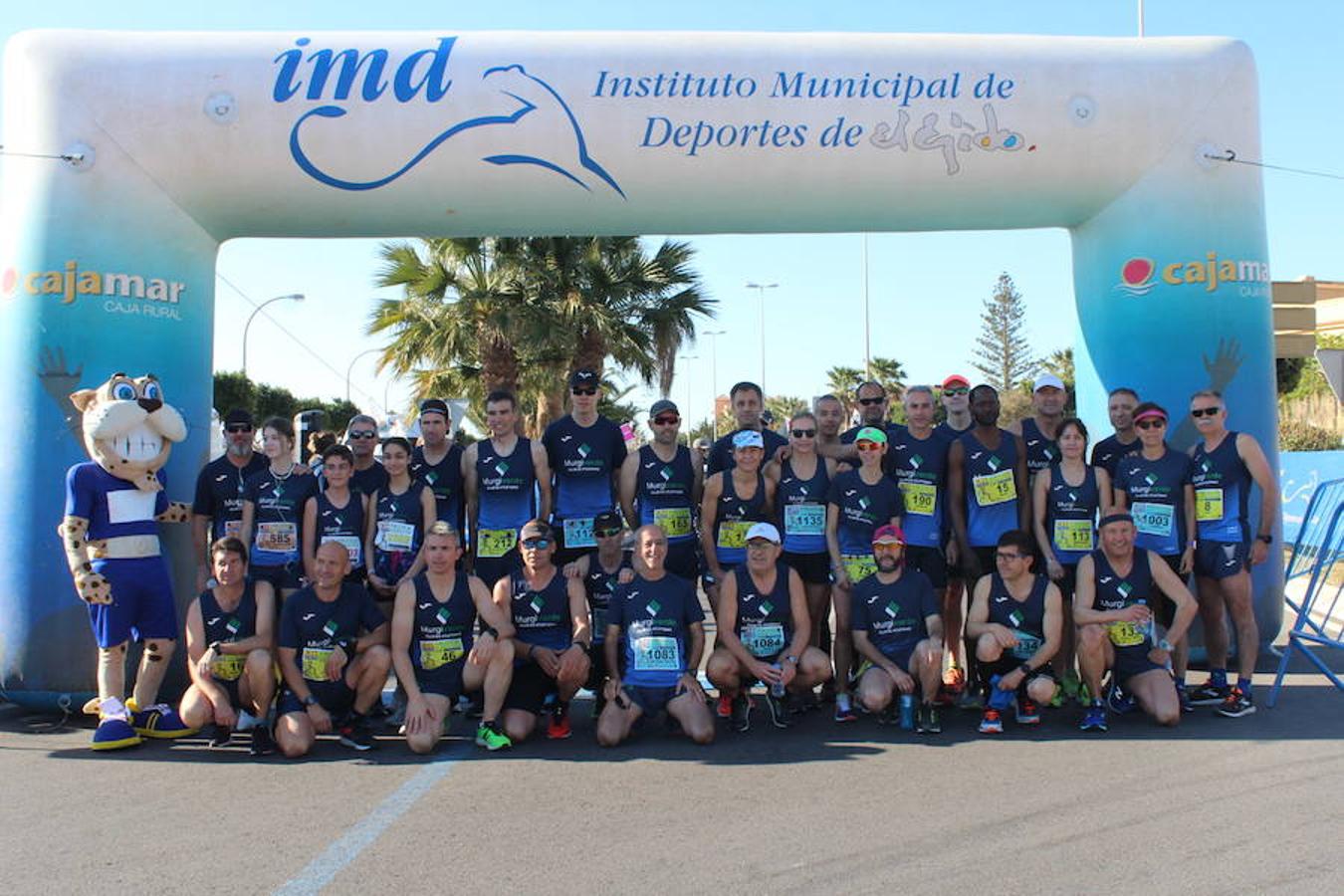 Más de medio millar de runners disfrutaron esta mañana de la XII edición de la Media Maratón de El Ejido Ciudad de las Hortalizas. Una carrera rápida, vistosa y que mantenía el mismo recorrido de ediciones anteriores, con varias subidas que obligaron a los corredores a tener que dosificar y en la que se mejoraron los tiempos de la pasada edición.