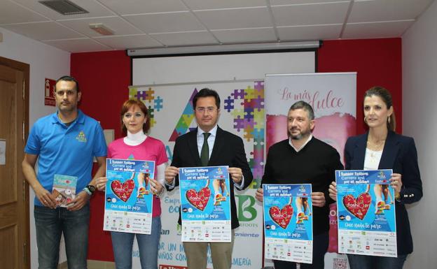 Alfonso Casero, Mari Carmen Almagro, Francisco Góngora, Joaquín Hidalgo y Delia Mira, durante la presentación de la carrera. 