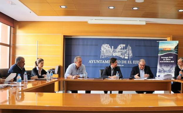 El proyecto de peatonalización del centro de El Ejido comienza a tomar forma