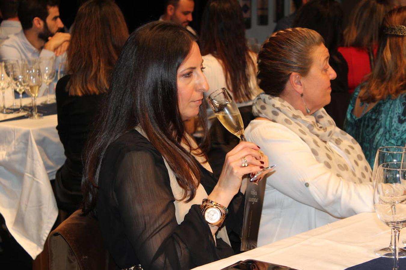 Los ejidenses tenían ganas ya de que llegaran sus fiestas deSan Marcos y así lo demostraron acudiendo al recinto ferial en el día de su inauguración, llenando el aforo de la cata de vinos y disfrutando del I Festival de Flamenco. Hoy el ferial volverá a abrir a las 18 horas. 