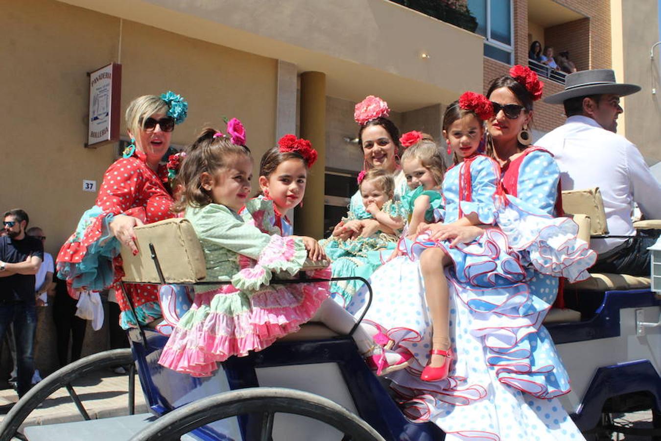 El Ejido se despertó ayer con un cielo raso, soleado, con una temperatura alta, que bien podía pasar por día veraniego, para saludar a San Marcos en su día grande, el día en que procesionó por las calles del municipio, en uno de los eventos que mayor número de asistentes registra a lo largo del año. 