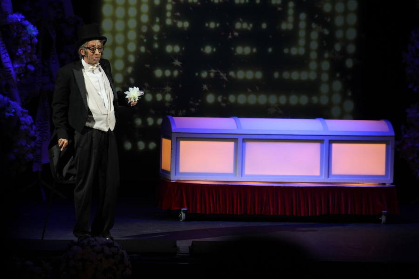 La Cubana hizo disfrutar al público ejidense con los cinco pases que ofreció de jueves a domingo de su último espectáculo ¡Adiós, Arturo! en el que además de hacer reir a los asistentes, los hicieron ser cómplices y partícipes del espectáculo.