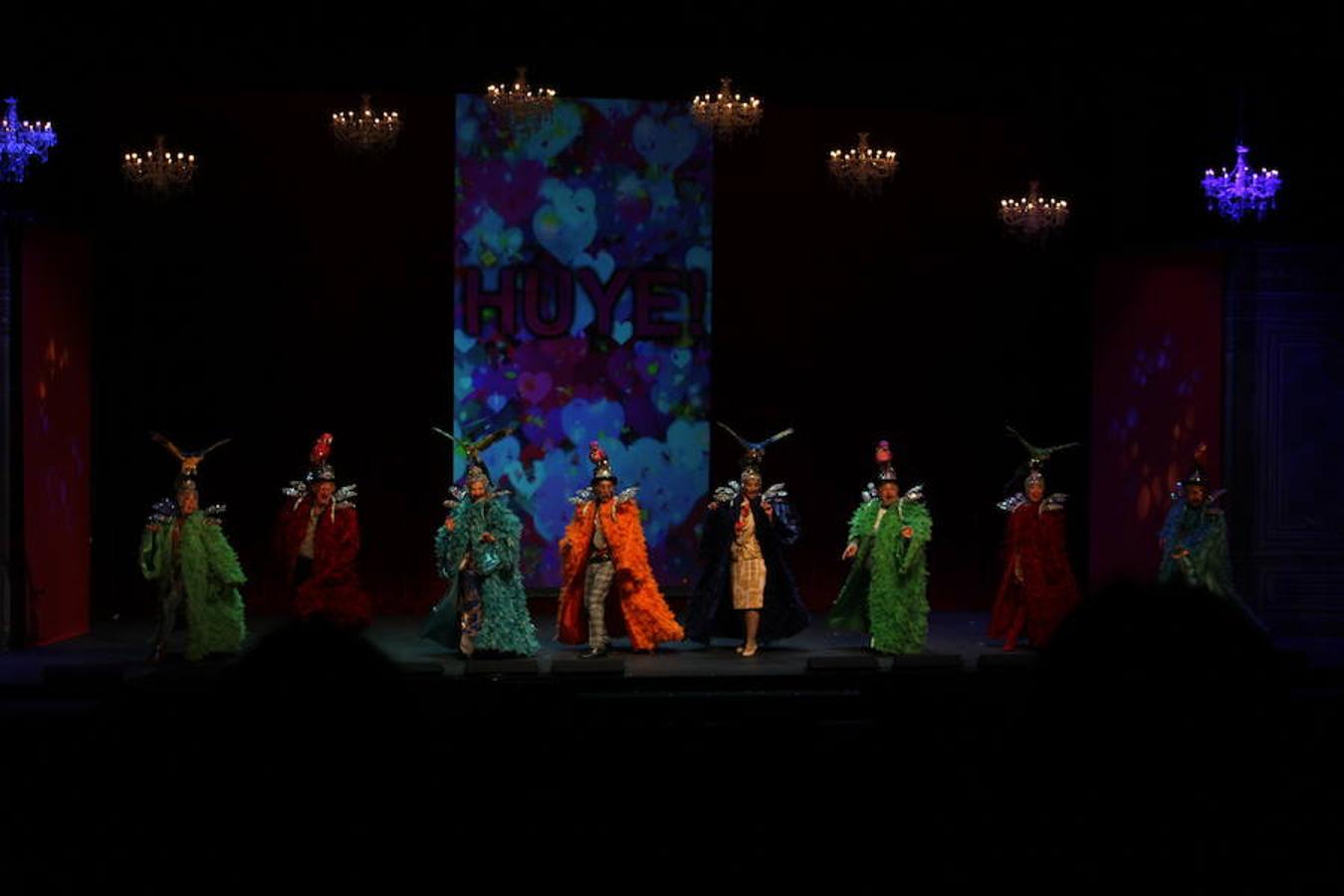 La Cubana hizo disfrutar al público ejidense con los cinco pases que ofreció de jueves a domingo de su último espectáculo ¡Adiós, Arturo! en el que además de hacer reir a los asistentes, los hicieron ser cómplices y partícipes del espectáculo.