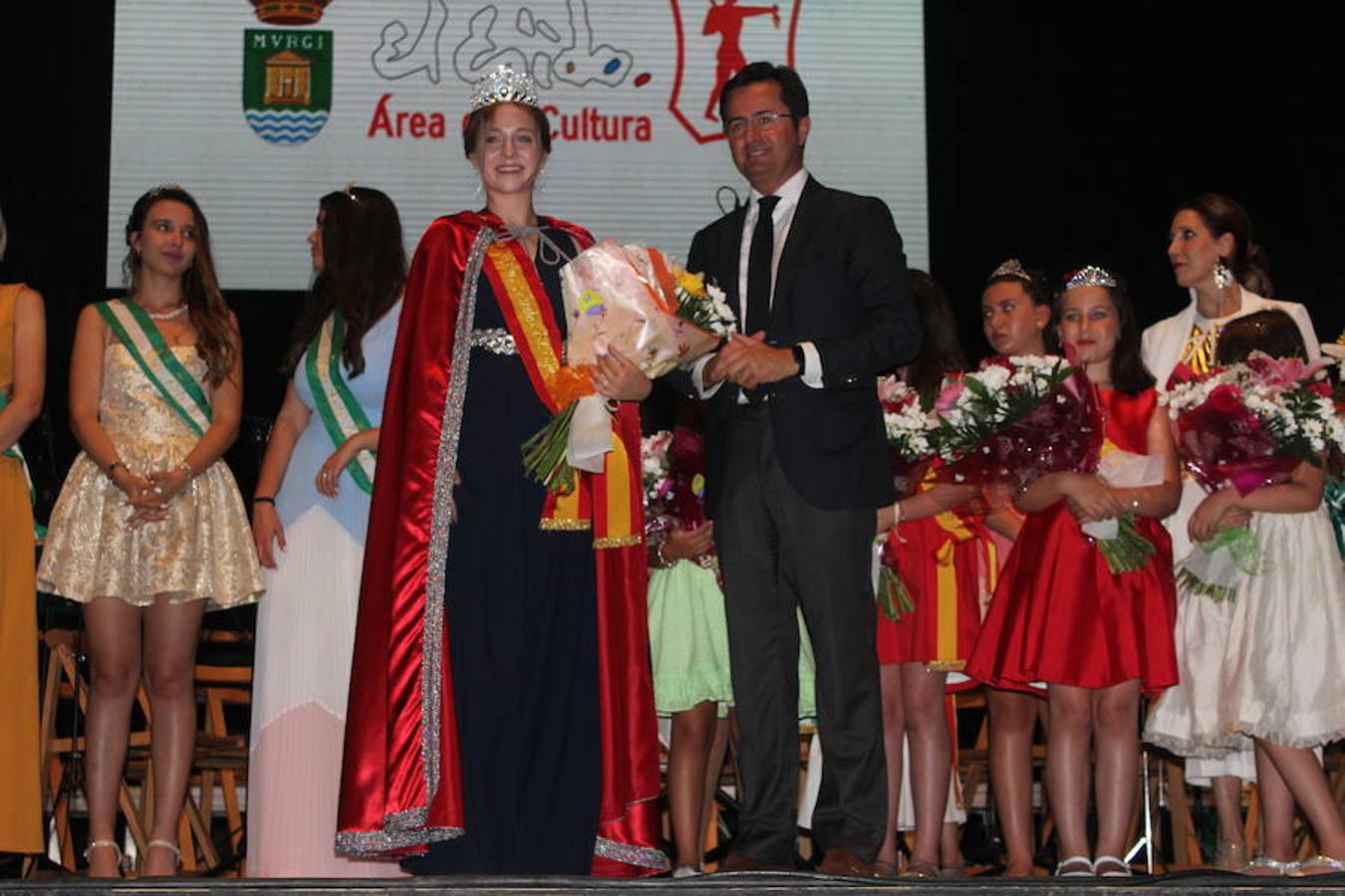 Julio Gutiérrez Molina fue el encargado este año de pronunciar el pregón de las fiestas de San Isidro. Una emotiva intervención a la que siguió la coronación de las reinas de las fiestas, damas y Miss Ejido. Tras el encendido de luces arrancó el concierto del Conservatorio Profesional de Música de El Ejido. Todo ello con el parque municial de El Ejido como escenario.