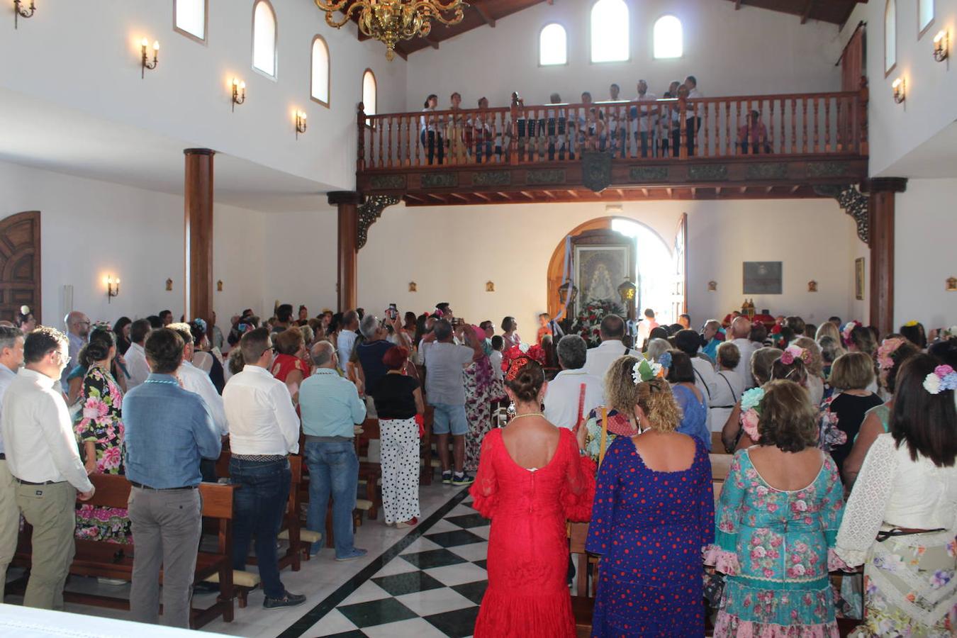 Emocionante, bello y espectacular pueden ser tres de los calificativos que definan lo que el sábado por la tarde noche se vivió entre Guardias Viejas y Almerimar con la VIRomería-Convivencia que organizan el Ayuntamiento de El Ejido, la Parroquia Sagrada Familia y la Hermandad de Nuestra Señora del Rocío, ya constituida como tal, que tiene como objetivo homenajear y venerar a la 'Blanca Paloma'.