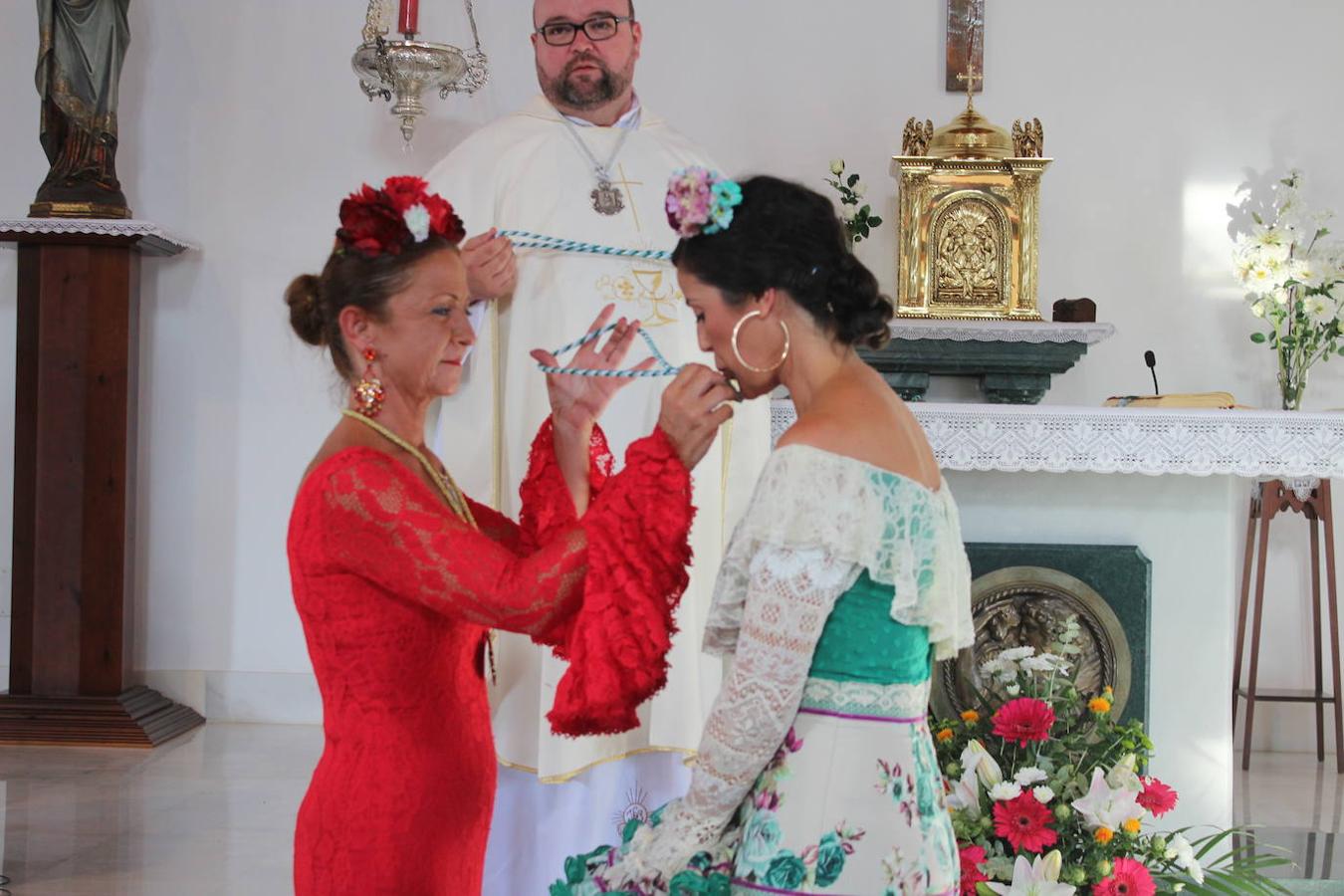 Emocionante, bello y espectacular pueden ser tres de los calificativos que definan lo que el sábado por la tarde noche se vivió entre Guardias Viejas y Almerimar con la VIRomería-Convivencia que organizan el Ayuntamiento de El Ejido, la Parroquia Sagrada Familia y la Hermandad de Nuestra Señora del Rocío, ya constituida como tal, que tiene como objetivo homenajear y venerar a la 'Blanca Paloma'.