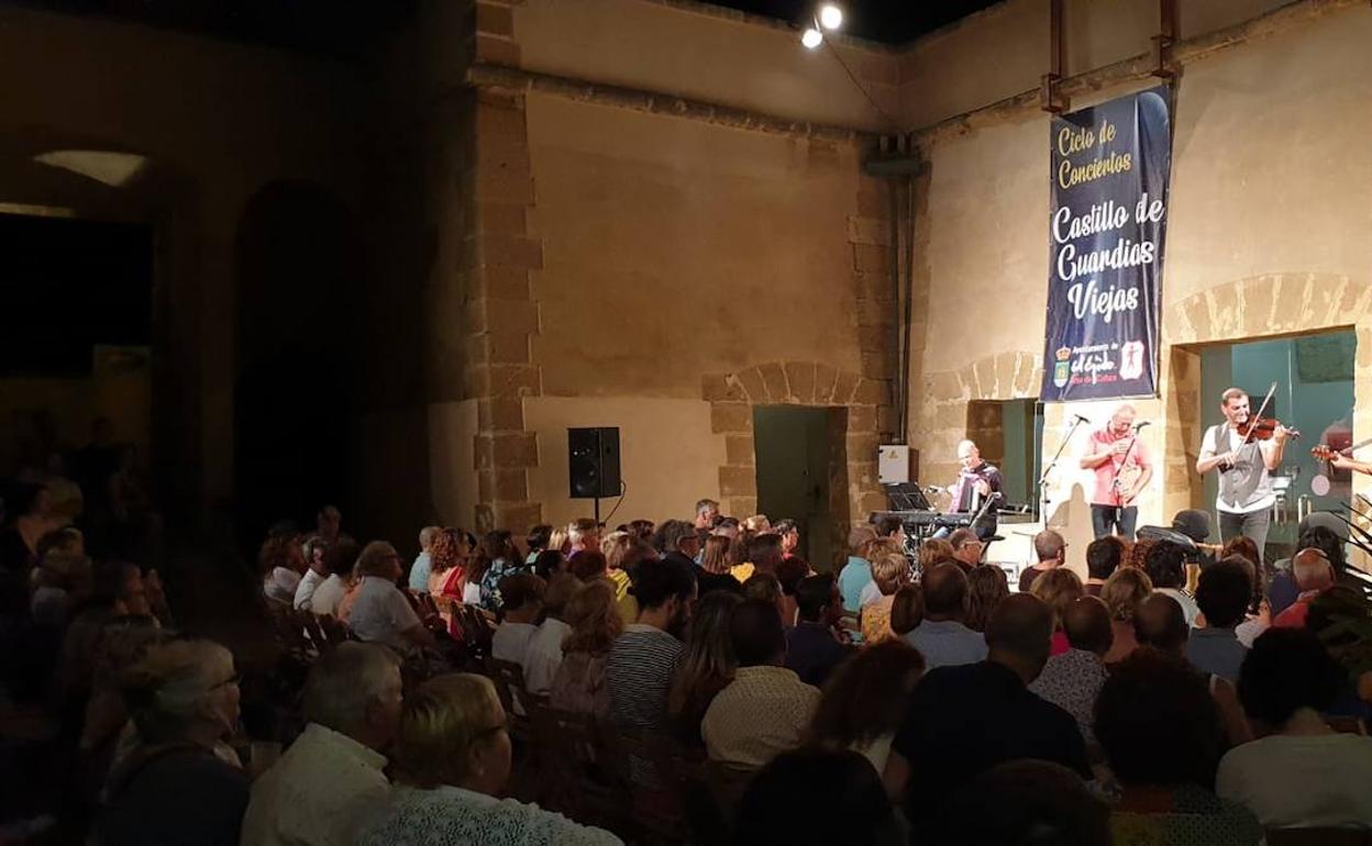 3.000 espectadores disfrutan con el Ciclo de Conciertos del Castillo de Guardias Viejas