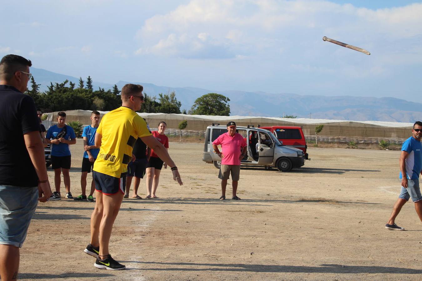 El núcleo ejidense de San Agustín continúa disfrutando de la amplia y variada programación elaborada por la Junta Local con motivo de sus fiestas patronales en honor de San Agustín y la Virgen de La Consolación, que se desarrollan hasta mañana domingo. Tras la disputa del Rally de Carretillas y el Lanzamiento de Bolsos del jueves, las fiestas continuaron ayer con la caza del marranillo y el tiro con cuerda y con barra entre los adultos.