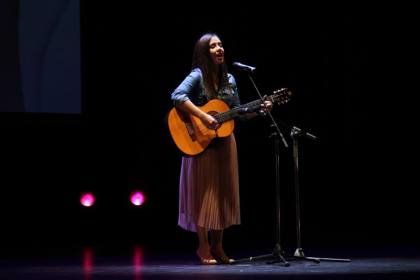 Fotos: El Ejido se tiñe de rosa con la Gala contra el Cáncer de Mama