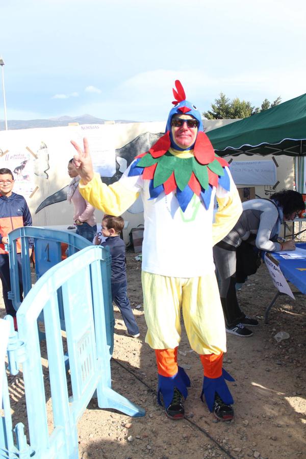 Concienciar y colaborar en una actividad deportiva, familiar y divertida. Esa fue la propuesta en la mañana de ayer de la asociación Soy Especial yQué con su segunda edición de la Masco Running. Una carrera cuya particularidad fue que había que correrla con una mascota bien real o en peluche, pero que también permitía hacerlo disfrazado de animal. Todo ello para de una manera divertida y amena concienciar sobre la importancia de cuidar a los animales y su tenencia responsable, al tiempo que dar a conocer los distintos refugios y asociaciones de animales que hay en el entorno.