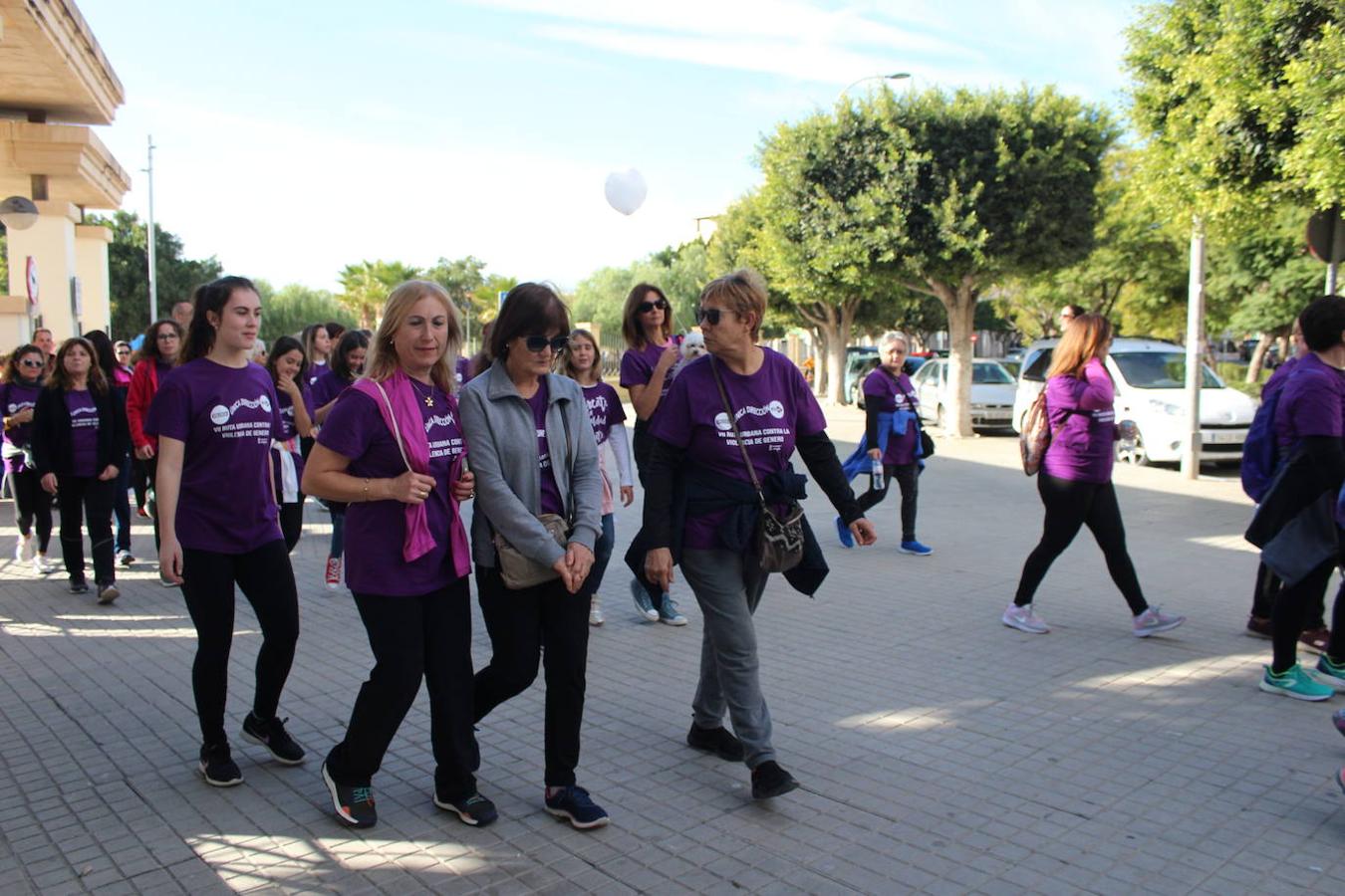 Fotos: Más de 300 personas participan en la VII Marcha Urbana contra la Violencia de Género