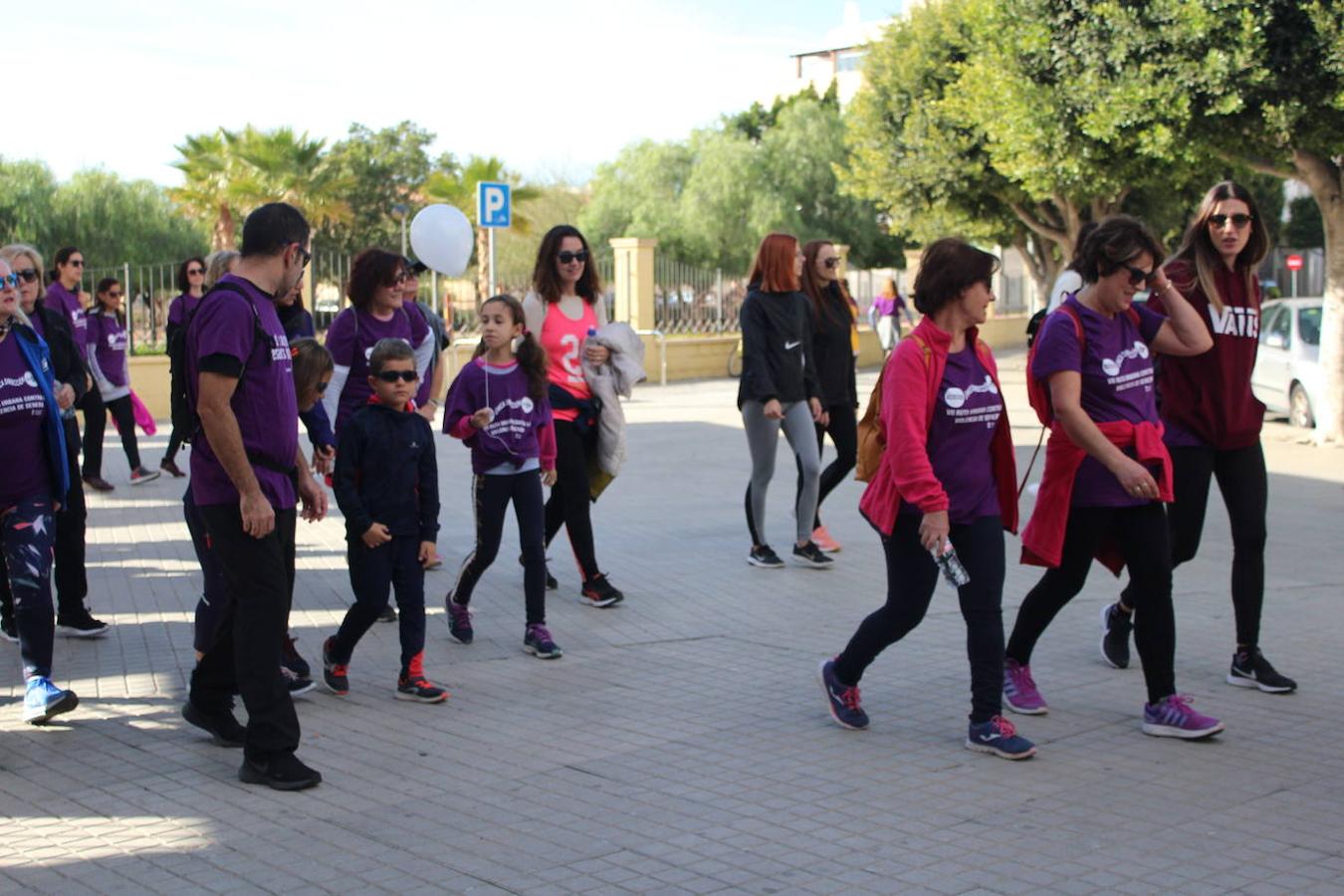 Fotos: Más de 300 personas participan en la VII Marcha Urbana contra la Violencia de Género