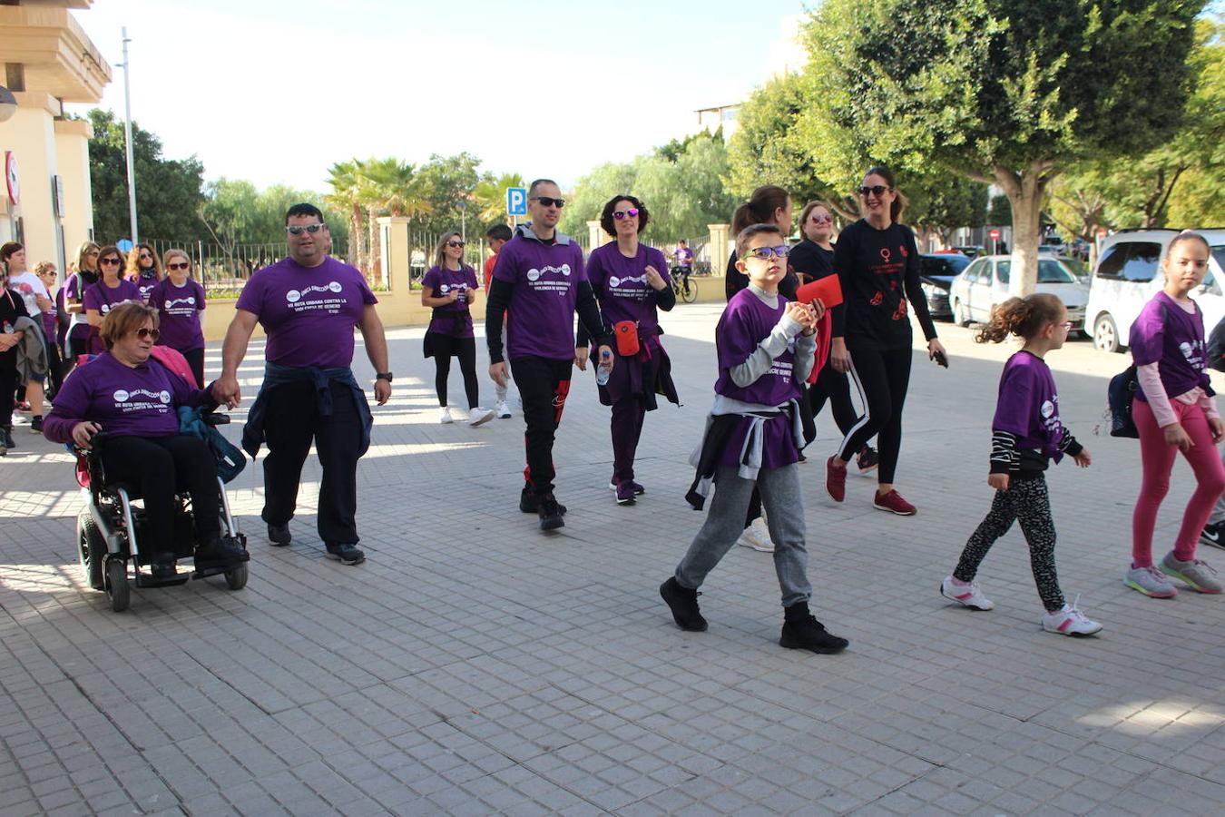 Fotos: Más de 300 personas participan en la VII Marcha Urbana contra la Violencia de Género