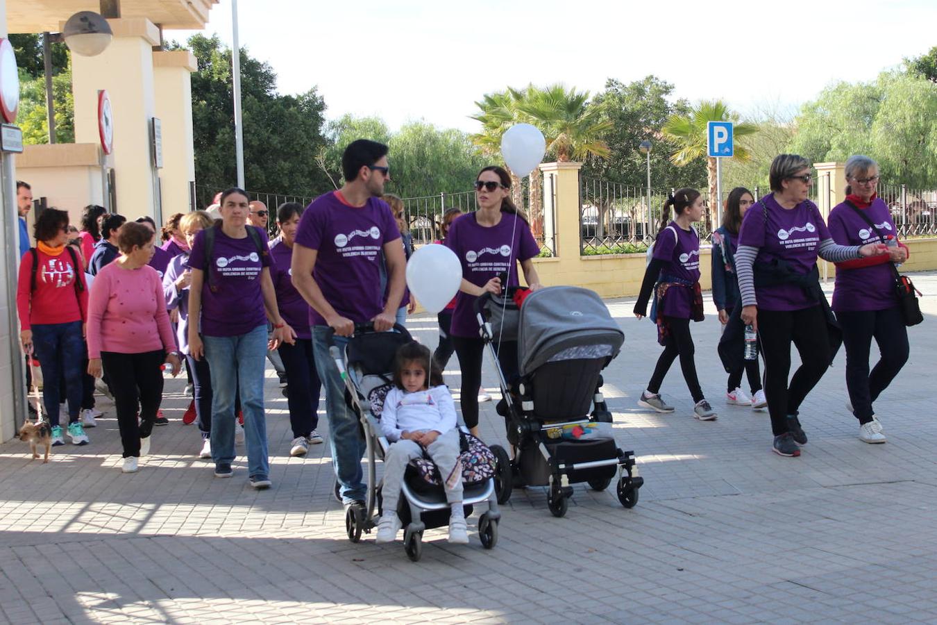 Fotos: Más de 300 personas participan en la VII Marcha Urbana contra la Violencia de Género