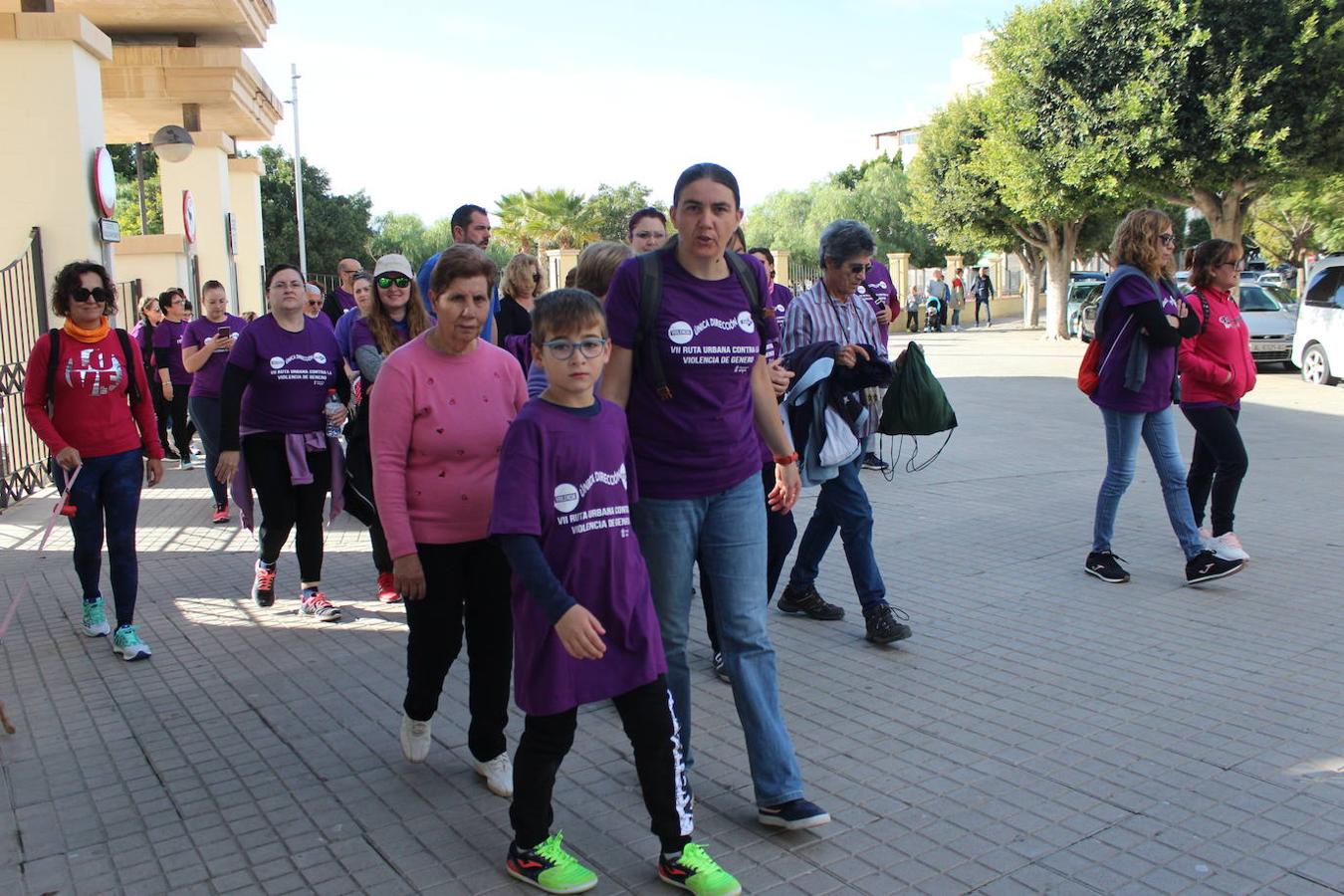 Fotos: Más de 300 personas participan en la VII Marcha Urbana contra la Violencia de Género