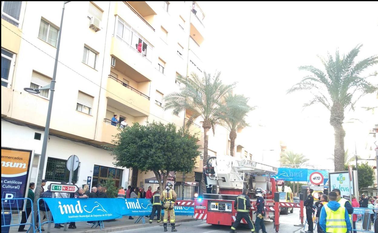 Los bomberos en el lugar de los hechos. 