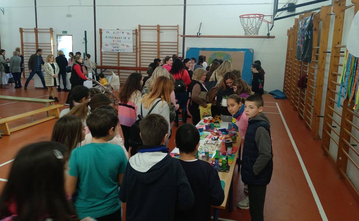 Mercadillo solidario del CEIP Ramón y Cajal de El Ejido. 