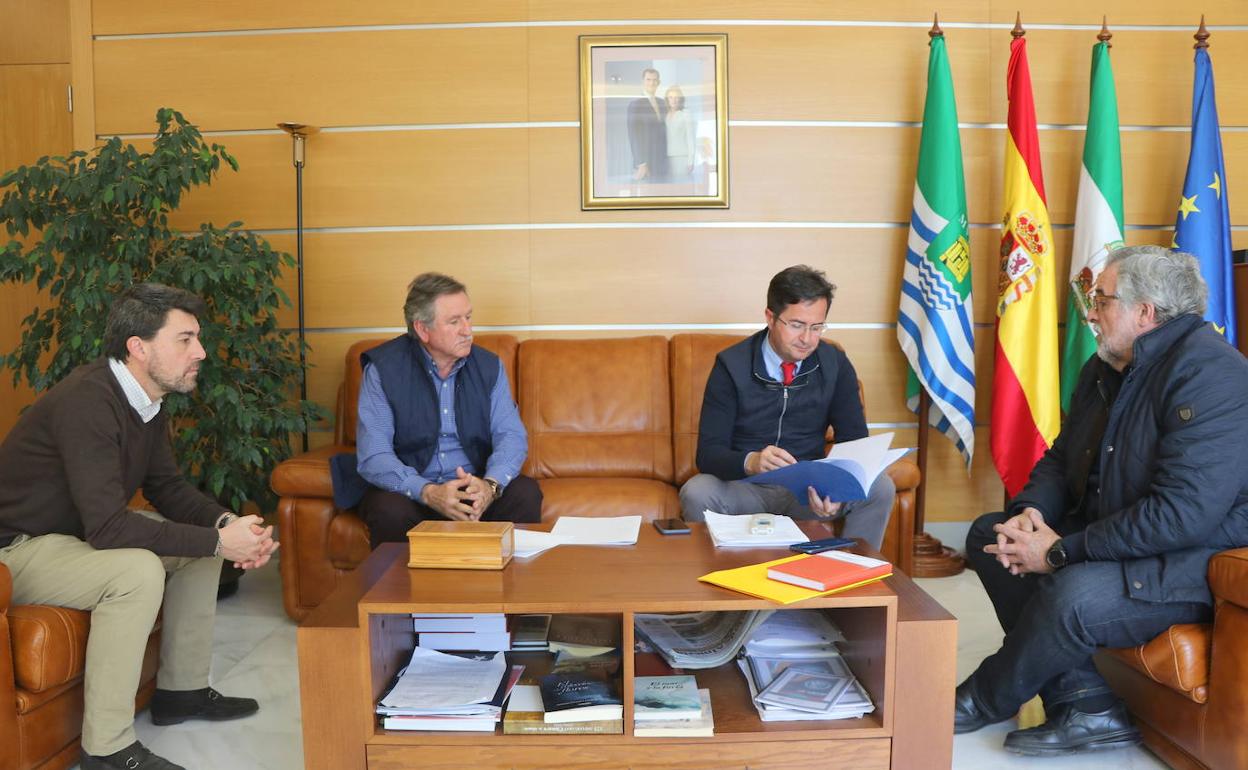 El gobierno de El Ejido se reúne con la Mesa del Ferrocarril de Almería