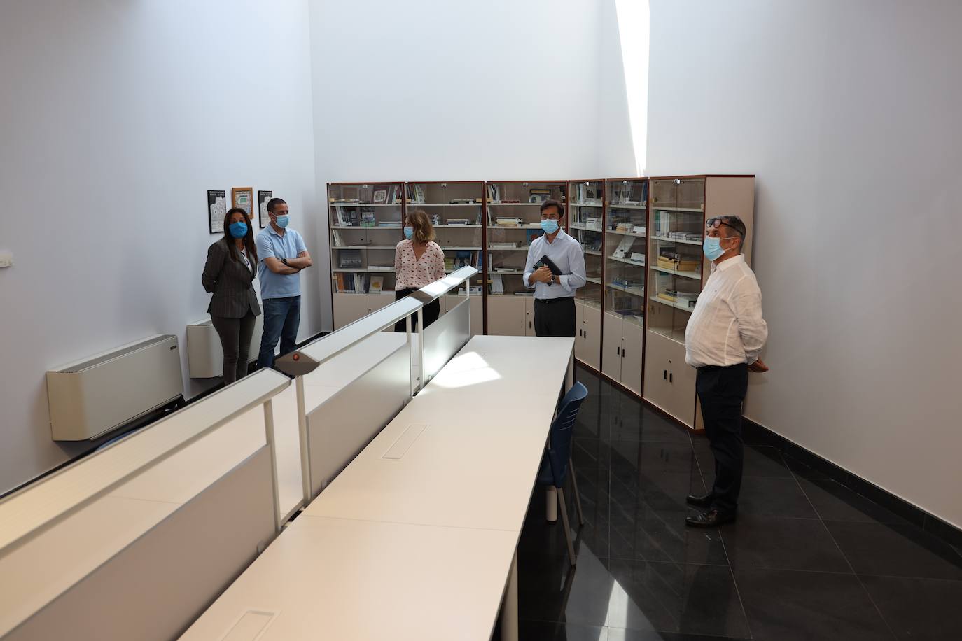 La sala de estudio de la Bibilioteca Central de El Ejido se ha acondicionado para su uso. 