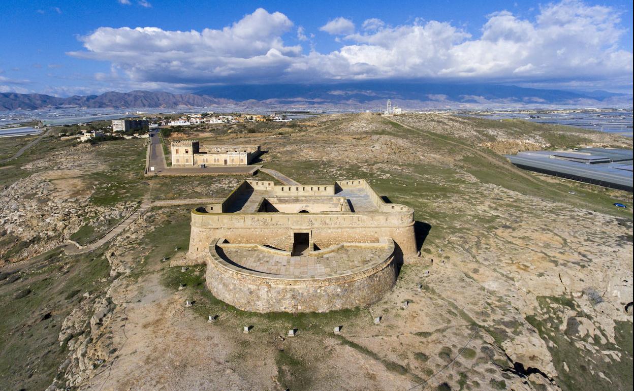 El entorno del Castillo de Guardias Viejas será un jardín mediterráneo didáctico