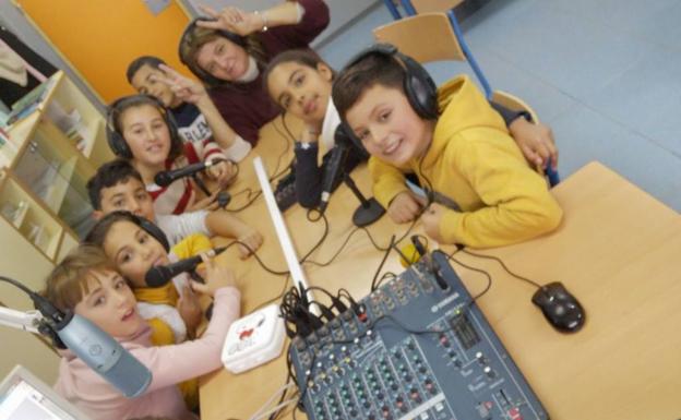 Los alumnos del colegio Mirasierra lanzan su revista trimestral 'Las Norias al día'