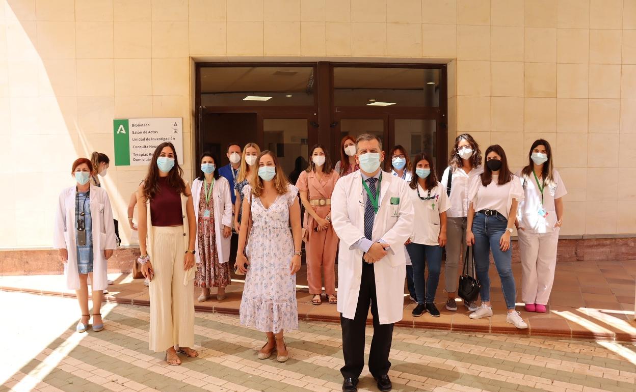 Responsables del Hospital de Poniente y Distrito con residentes. 