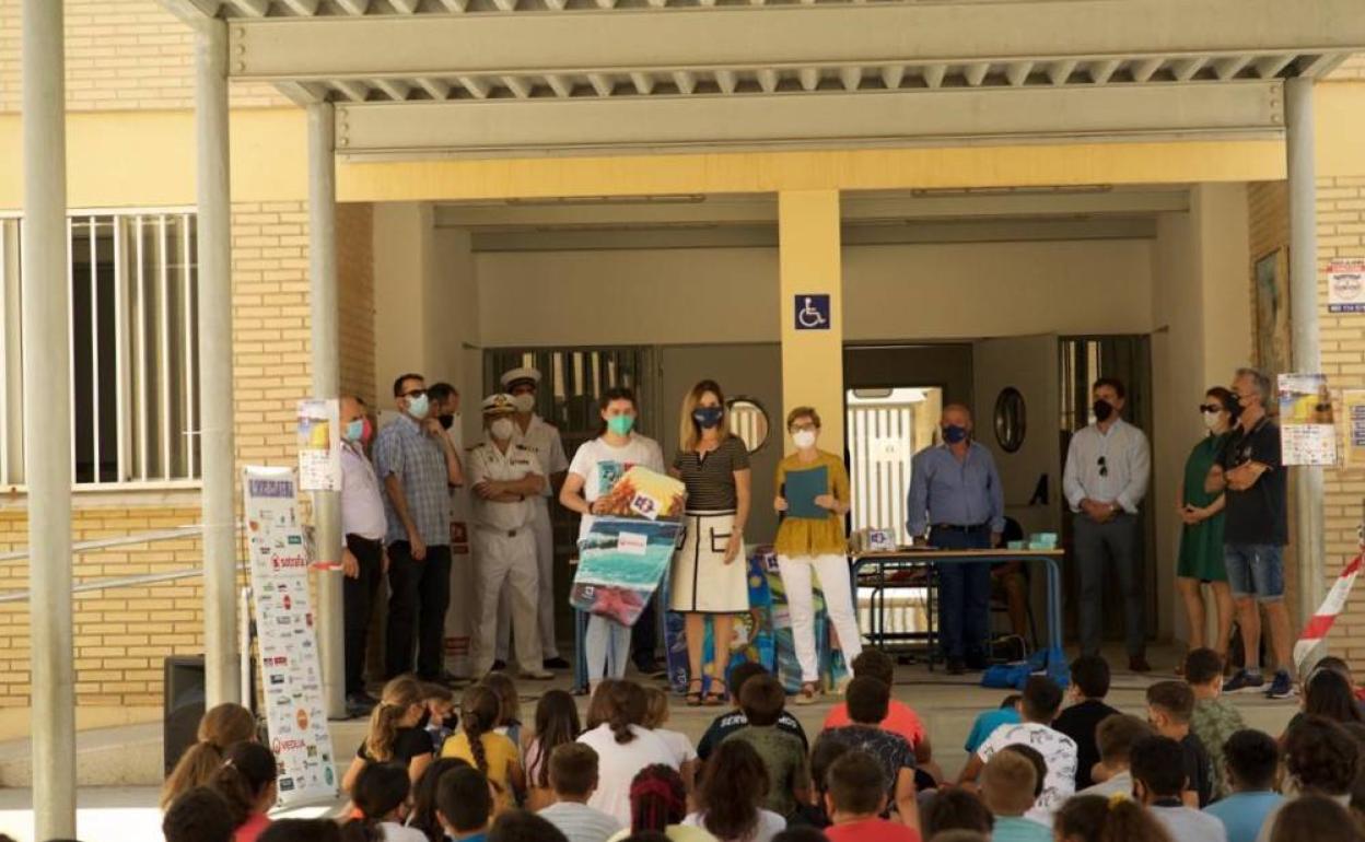 Alumnos del colegio Miguel Servet ponen en valor la tradición marinera de Balerma