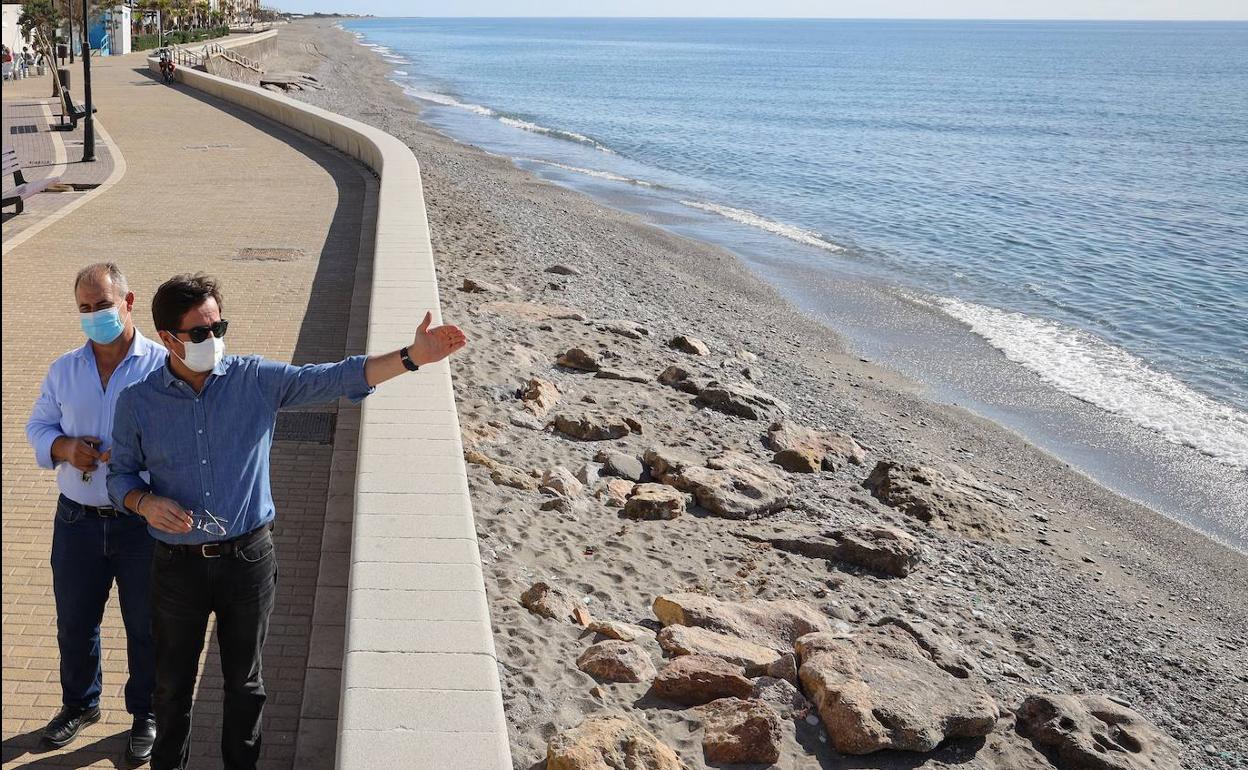 El gobierno local vuelve a pedir a Costas soluciones a Balerma, otra vez sin arena