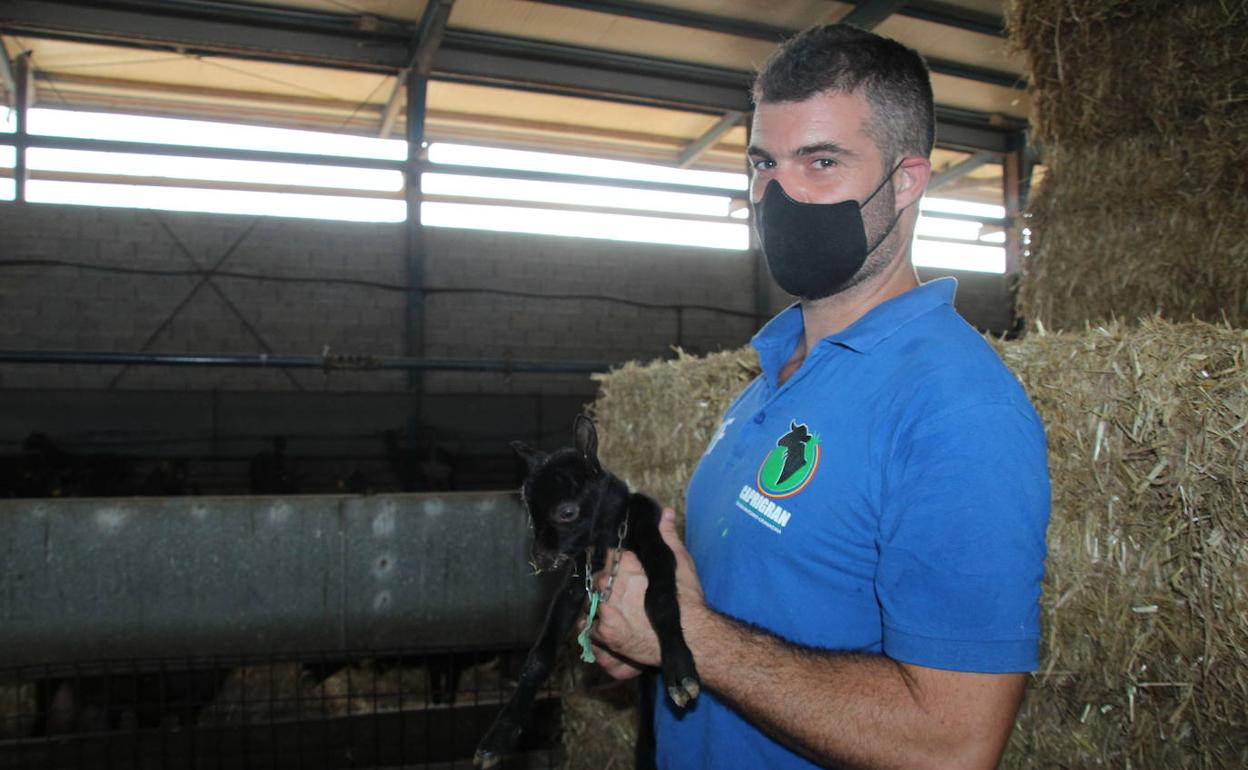 «La crisis del ladrillo me llevó a convertirme en ganadero caprino»