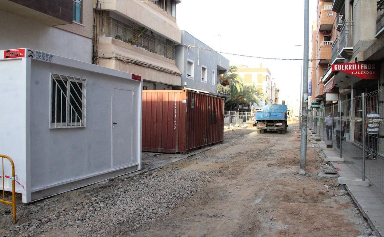 Estado de las obras de la calle Cervantes entre las calles La Rosa y Cine. 