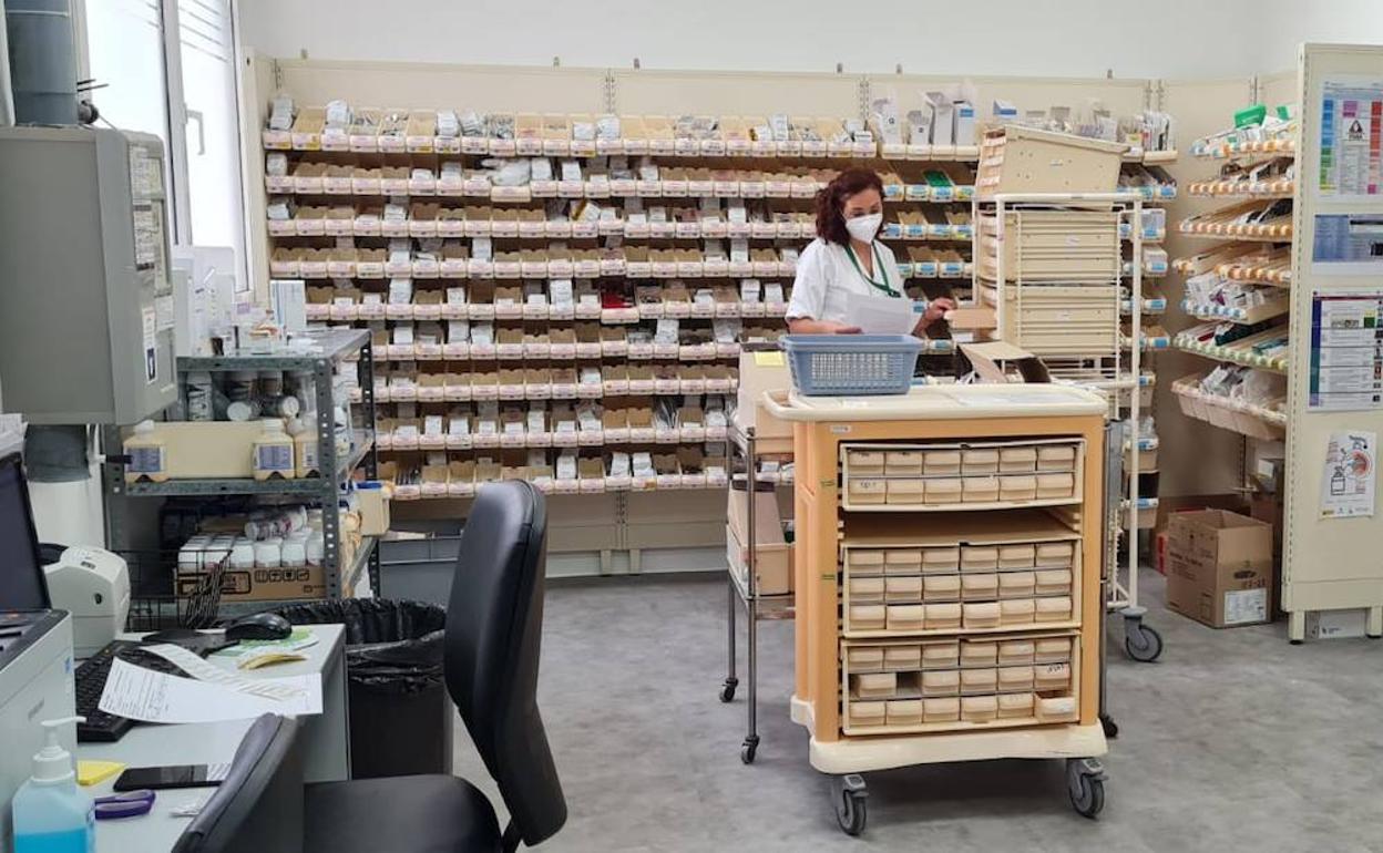 La calidad del área de Farmacia del Hospital de Poniente recibe su reconocimiento