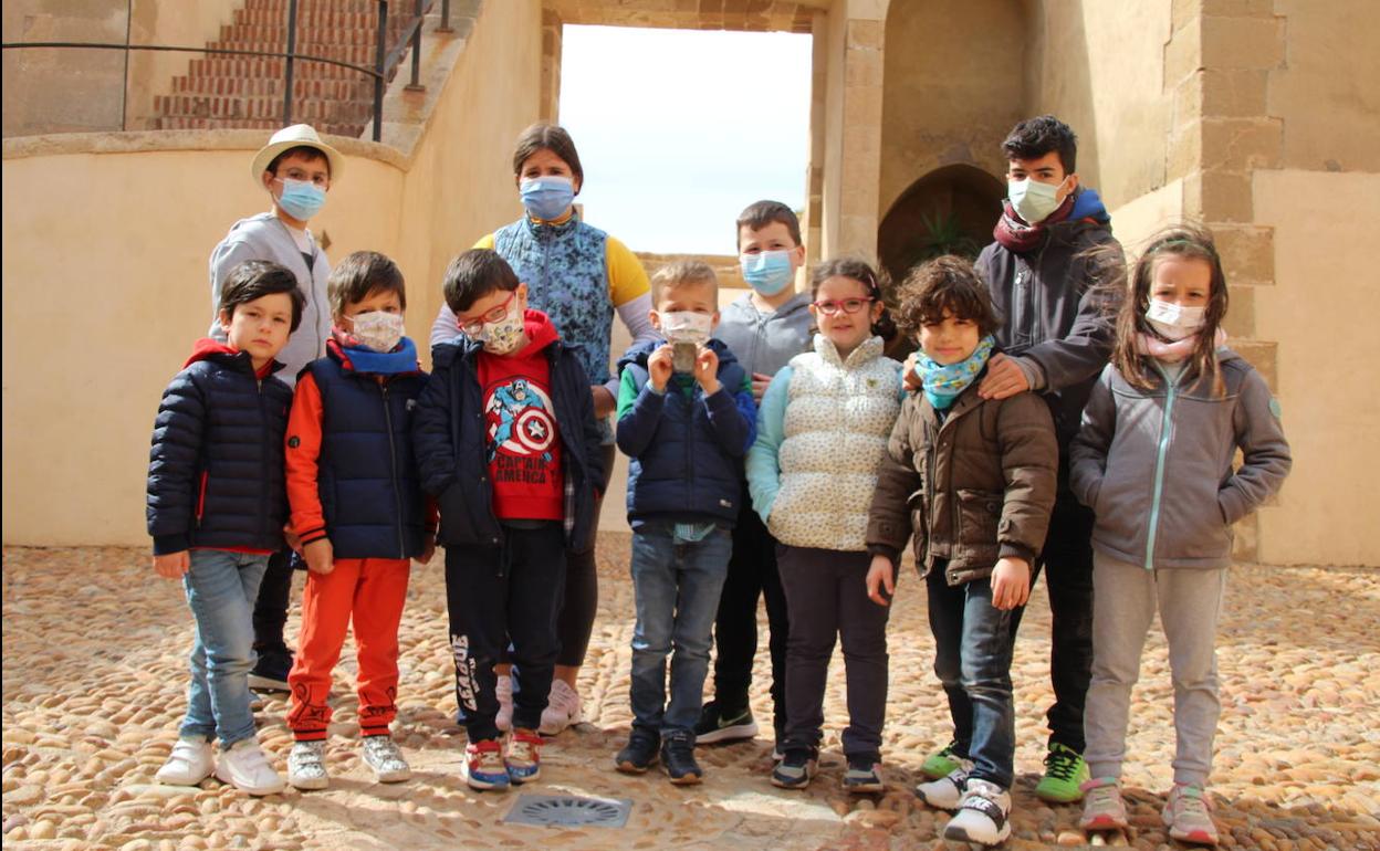 Los niños se vuelven 'soldados por un día' en Guardias Viejas