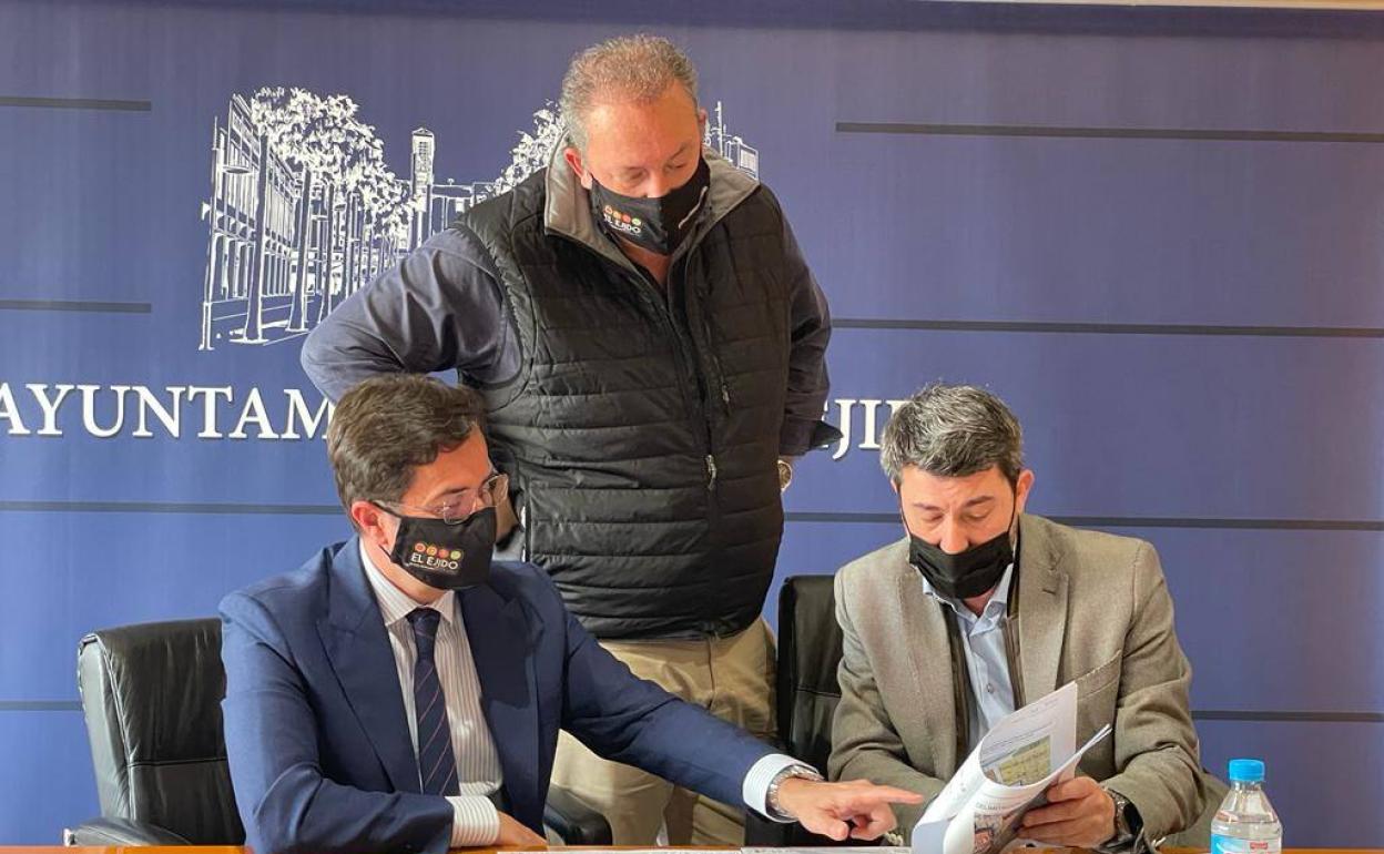 El gobierno local invertirá 30.000 euros en remodelar la plaza Centuria