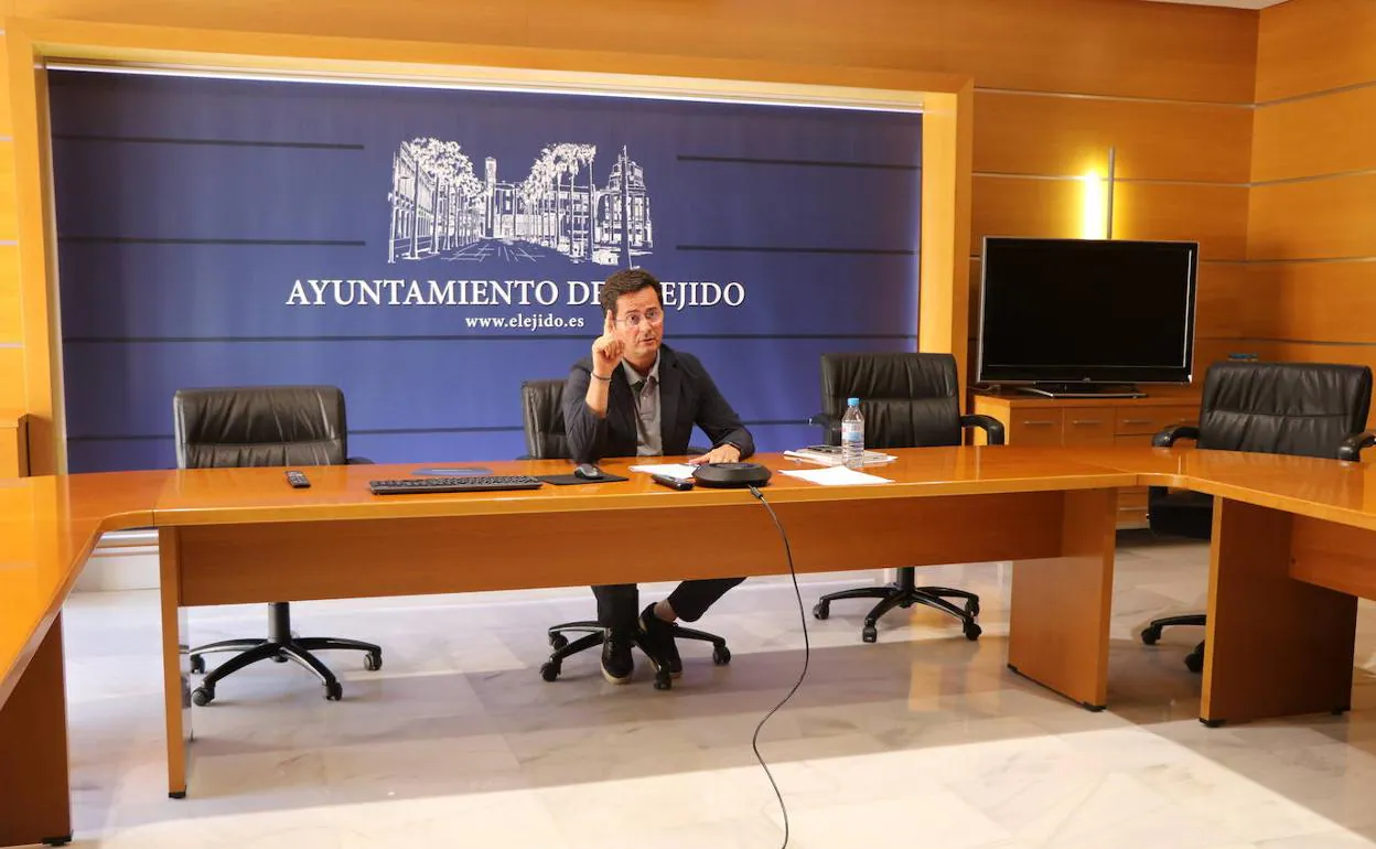 El alcalde, Francisco Góngora, interviniendo en el Pleno telemático celebrado ayer. 