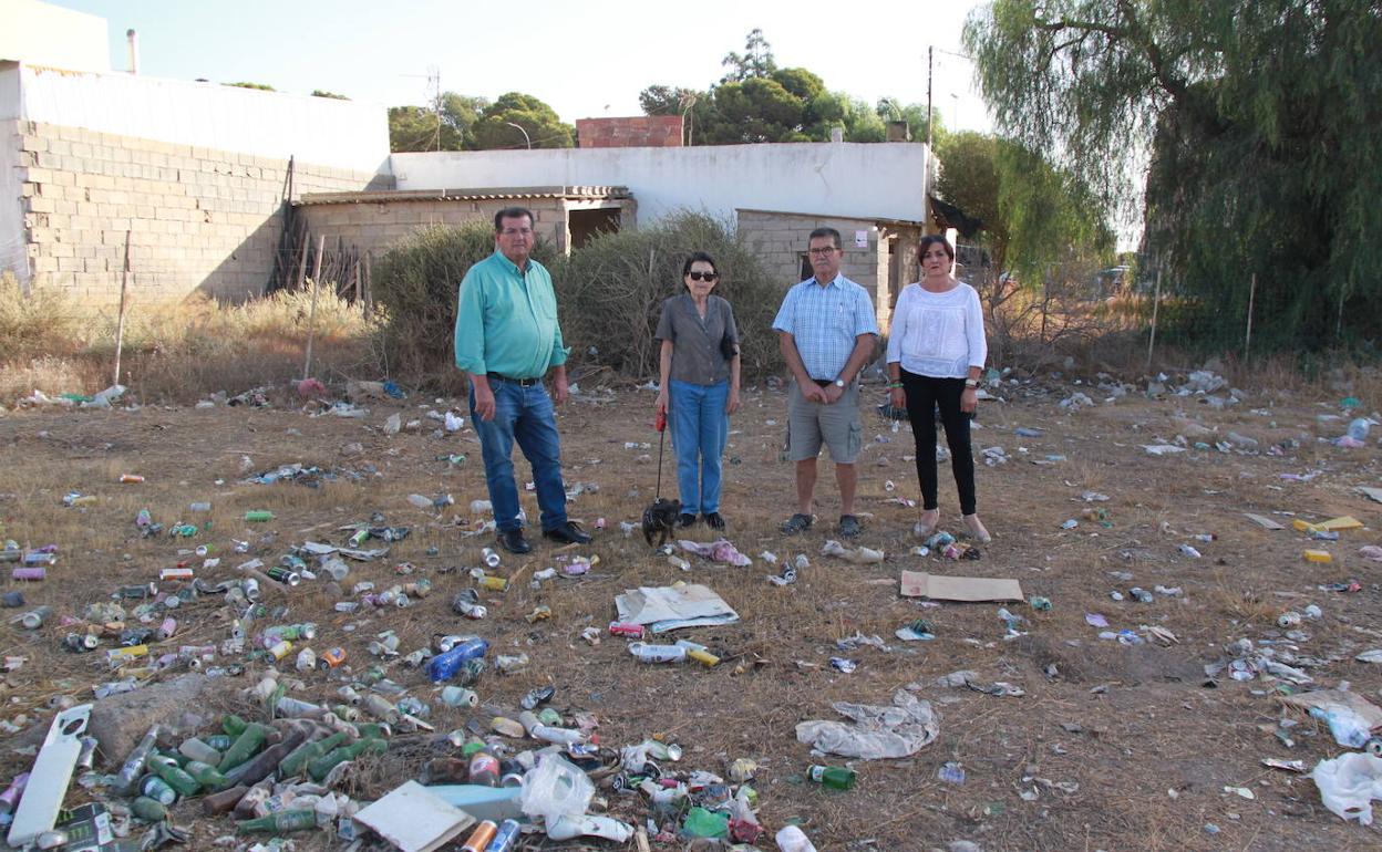 El PSOE exige un plan municipal de limpieza de solares en barrios