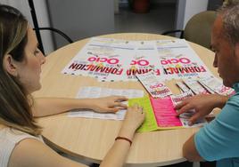 Manejo del teléfono móvil, costura o cocina, propuestas de formación en el ocio para marzo