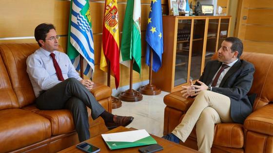 El delegado de Hacienda y el alcalde de El Ejido abordan ayudas de eficiencia energética