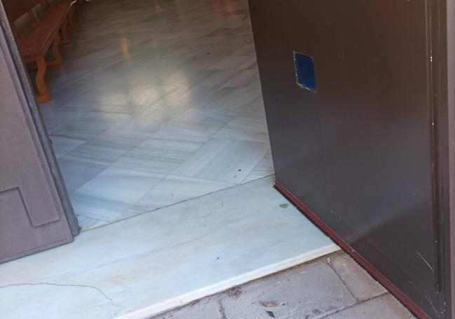 Escalón de la parroquia.