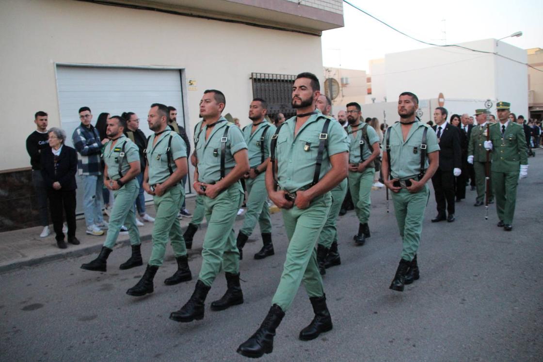 Miles de devotos acompañan al Cristo de la Buena Muerte y la Virgen de las Angustias