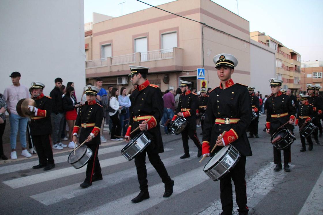 Miles de devotos acompañan al Cristo de la Buena Muerte y la Virgen de las Angustias