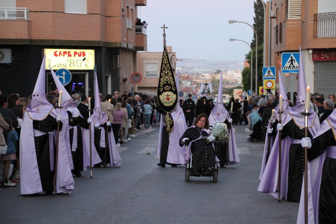 Miles de devotos acompañan al Cristo de la Buena Muerte y la Virgen de las Angustias