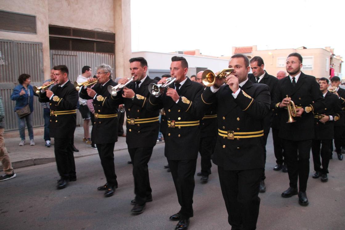 Miles de devotos acompañan al Cristo de la Buena Muerte y la Virgen de las Angustias