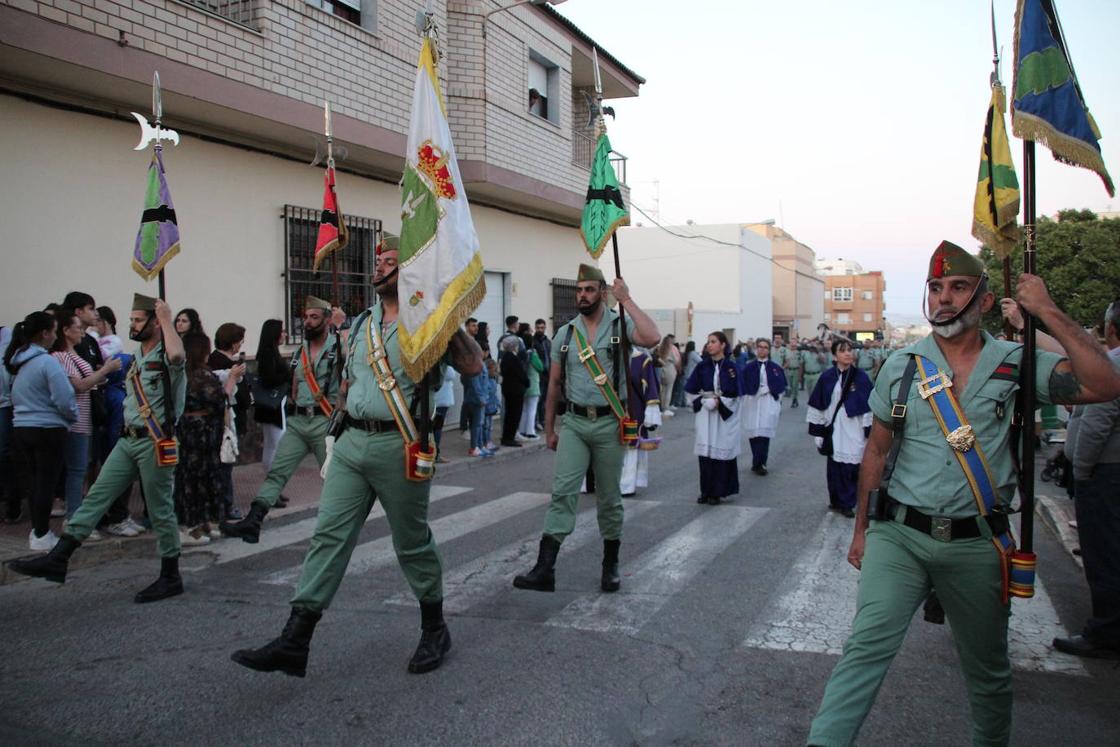 Miles de devotos acompañan al Cristo de la Buena Muerte y la Virgen de las Angustias