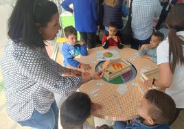Los pequeños de Las Norias descubren el valor de las frutas y verduras con el Frutibús