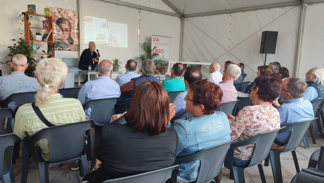 Elvira Mínguez abre la Feria del Libro de El Ejido