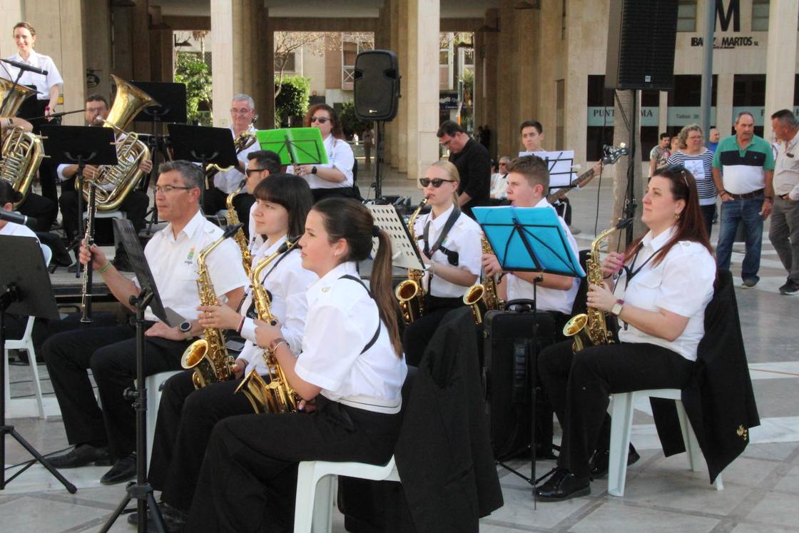 Elvira Mínguez abre la Feria del Libro de El Ejido
