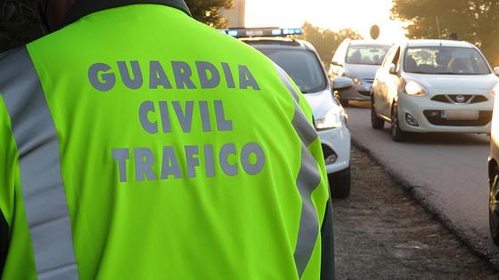 Muere el conductor de un turismo al chocar con la mediana en El Ejido