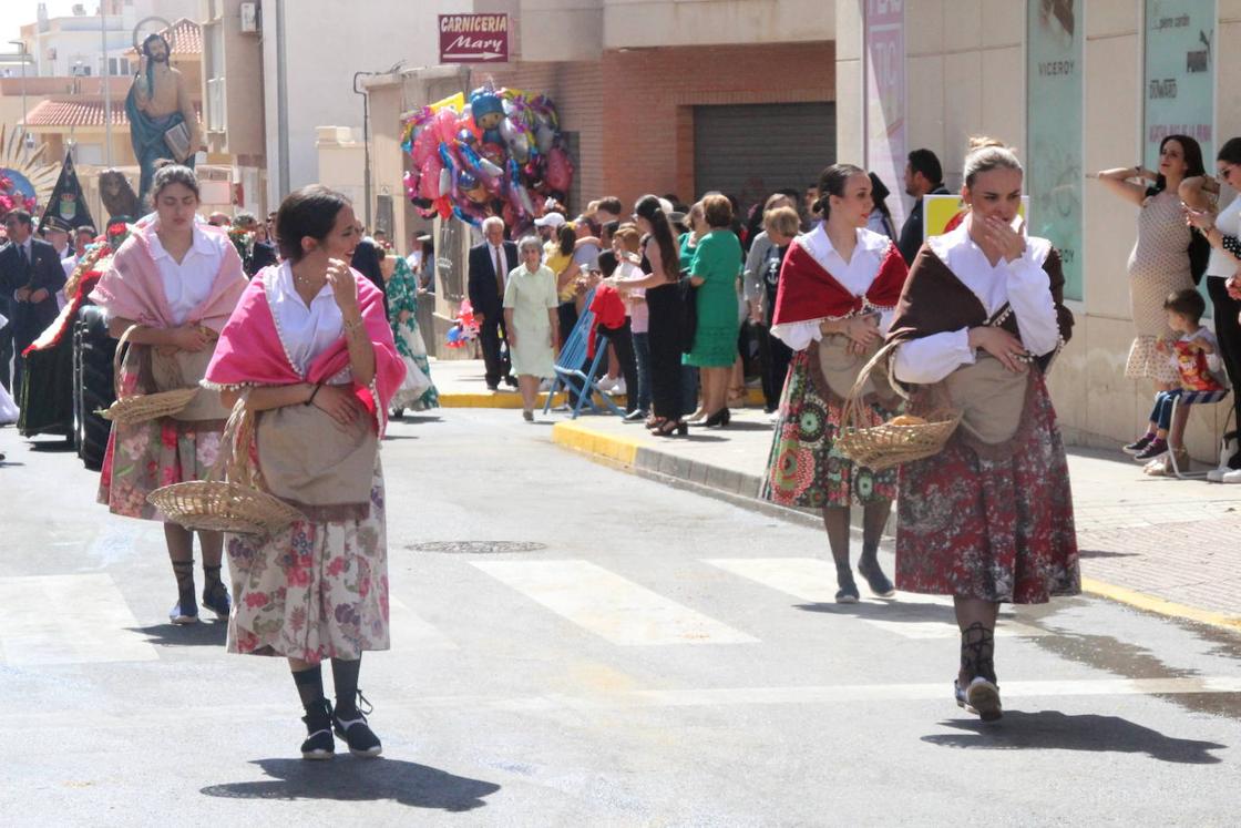 Miles de personas acompañan a San Marcos en su día grande