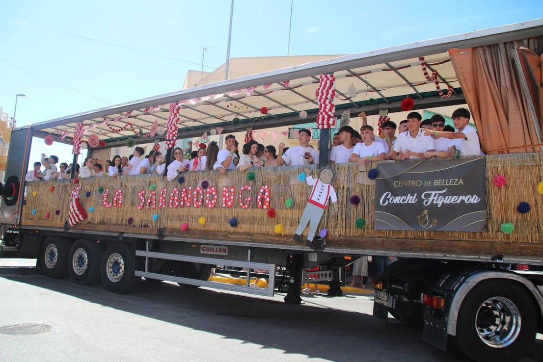 Miles de personas acompañan a San Marcos en su día grande