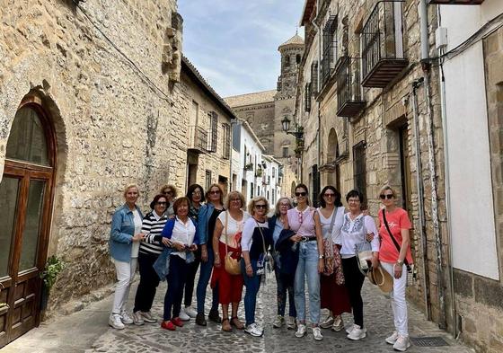 Las asociaciones de Mujeres de Las Norias, Almerimar y Rosa Chacel visitan Úbeda y Baeza